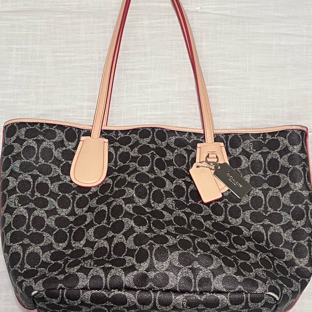 Coach Signature Tote 👜 - Picture 2 of 6
